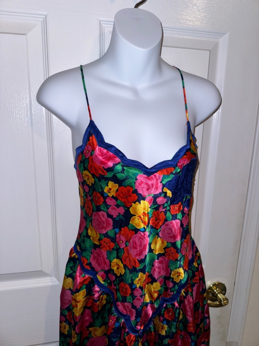 Vintage 90s Victoria Secret floral midi slip dress - Picture 2 of 6